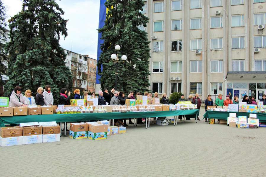 У Ковелі освятили майже тисячу пасок для луганської тероборони (фото)