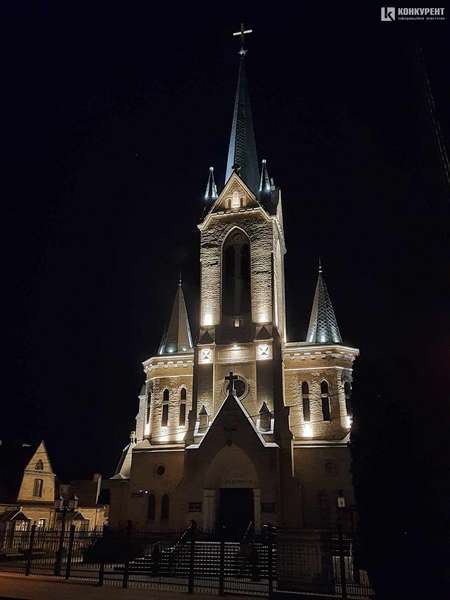 У Луцьку після тривалої перерви знову підсвітили Лютеранську кірху (фото)