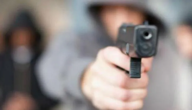 На Волині студент з пістолетом вимагав у дітей гроші