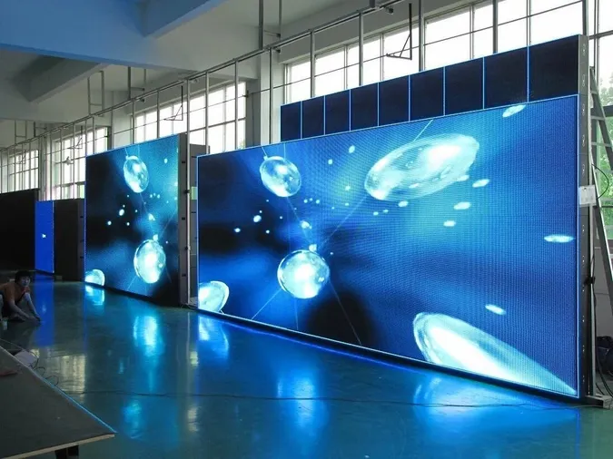 Внутрішні LED-екрани та дисплеї — ідеальне інформування та реклама