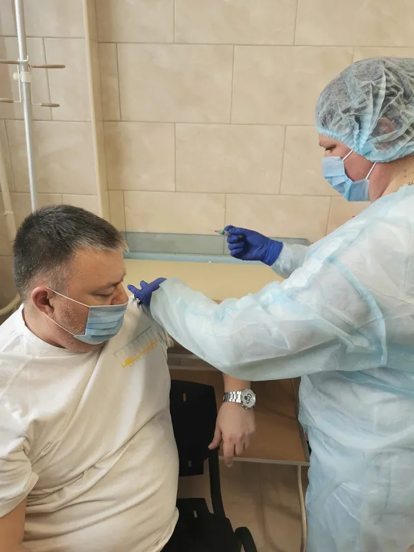 Директор луцької поліклініки №1 Ігор Гнетньов вакцинувався проти COVID