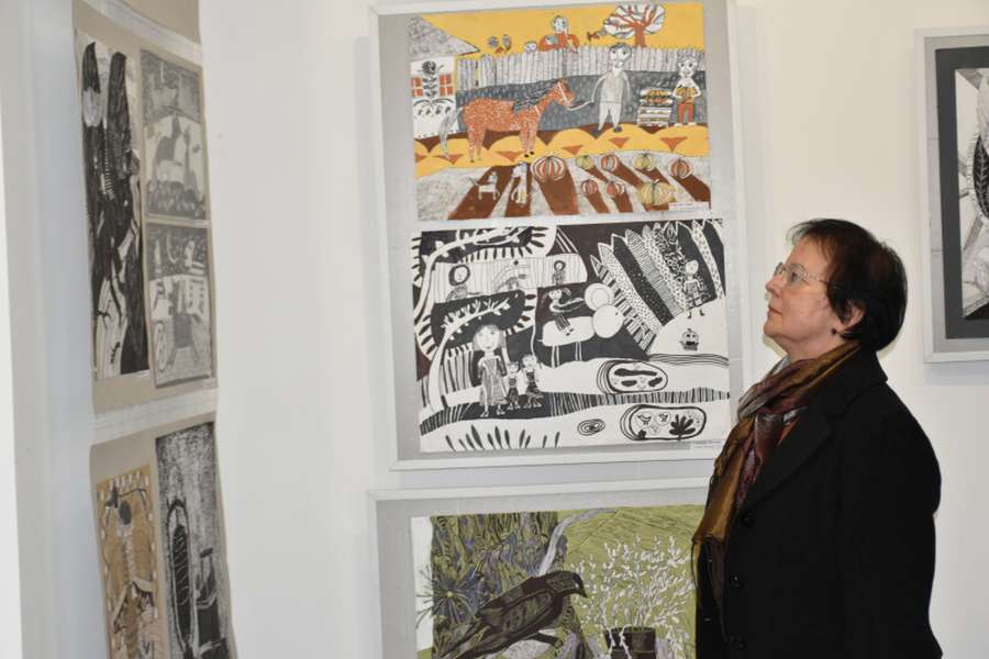 У Луцьку відкрили виставку робіт учнів та викладачів художньої школи (фото)
