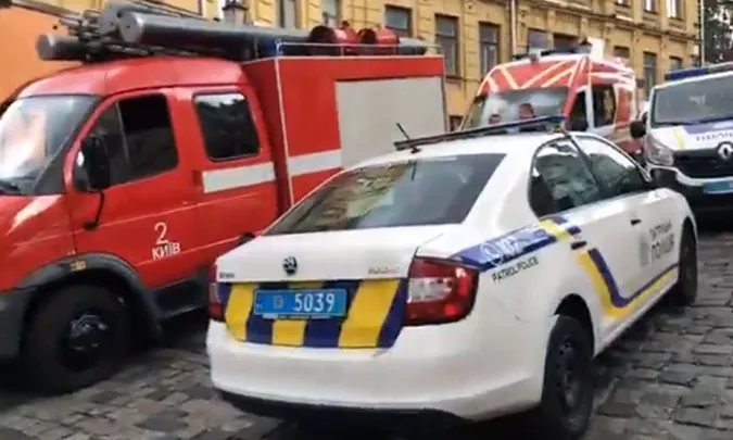 У центрі Києва прогримів вибух: є постраждалі (відео)