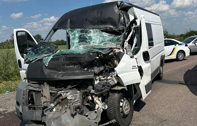 Мікроавтобус – вщент: у ДТП на Ковельщині загинув водій (фото)