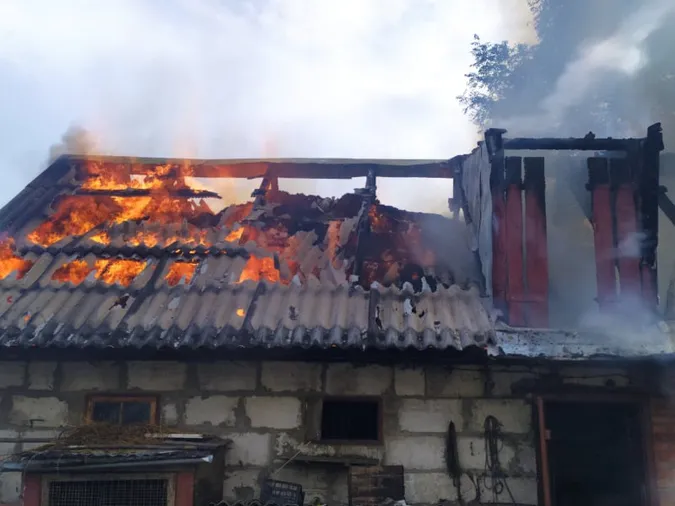 У Володимирі-Волинському горів гараж (фото)