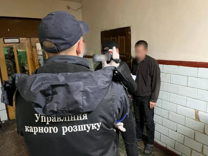 У Маневицькій колонії викрили банду шахраїв (фото, відео)