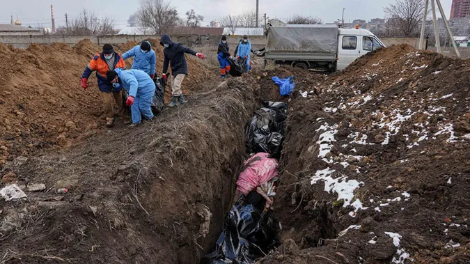 В Маріуполі трупи, вимиті з могил, звозять до супермаркету