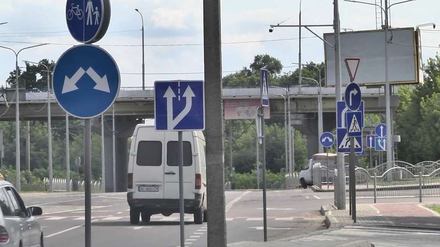 Обмежує видимість: у Луцьку перенесуть паркан на Ківерцівській (відео)