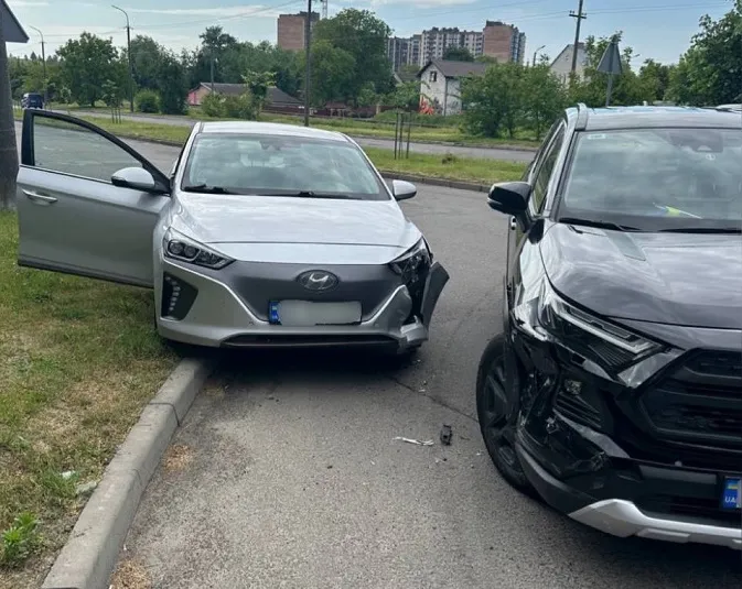 У Луцьку на Карпенка-Карого Toyota протаранив Hyundai (фото)