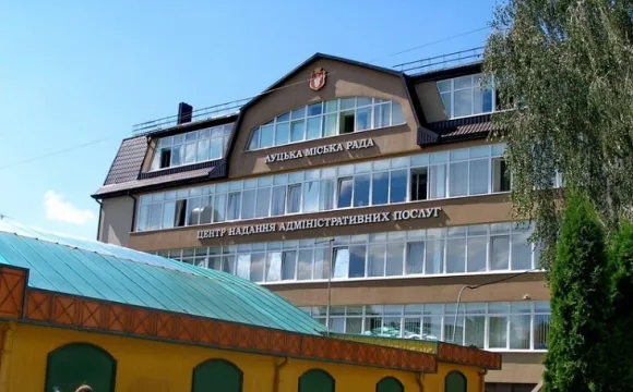 У Луцькому ЦНАПі нарікають на велику кількість роботи