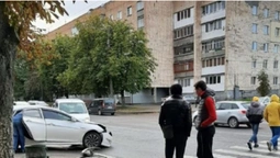 Аварія у Луцьку: іномарка влетіла у маршрутку (фото)