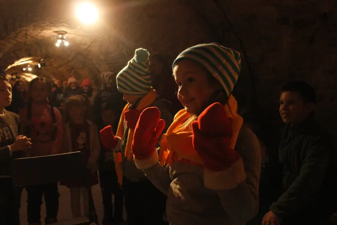 У Луцьку для діток ВПО влаштували свято Миколая (відео)