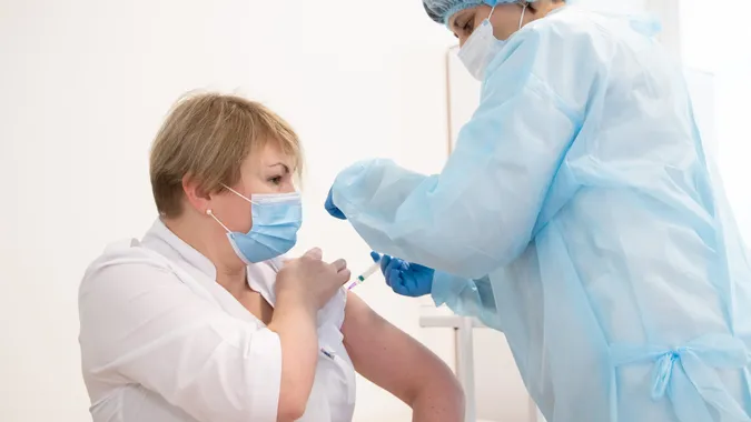 Вакцинація освітян: поріг 80% не досягнули лише в одному регіоні
