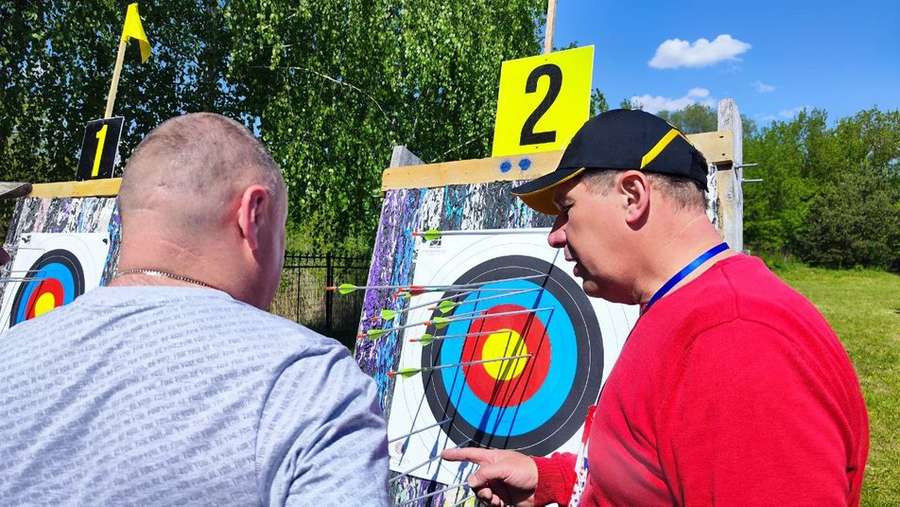 «Виступили всі»: у Луцьку – турнір зі стрільби з лука серед військових (фото, відео)