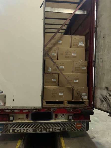 Через «Ягодин» вантажівка везла 300 пар контрабандних мокасин (фото)