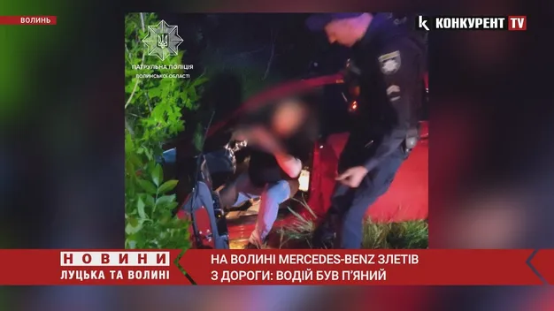 На Волині п'яний на «мерсі» злетів у кювет (відео)