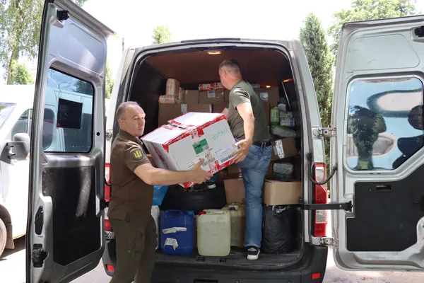 Луцькі волонтери подолали 800 кілометрів за день, щоб допомогти людям (відео)
