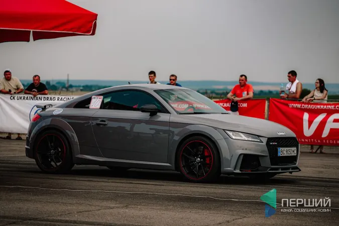 Драйв та адреналін: під Луцьком змагалися спортивні авто (фото)