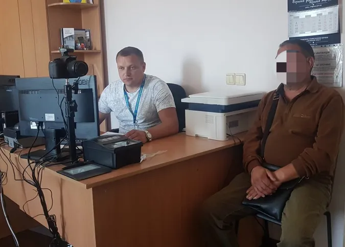 Волинські міграційники відправили азербайджанського «нелегала» додому
