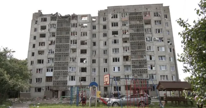 У Луцьку почнуть розбирати будинок, у який влучив шахед