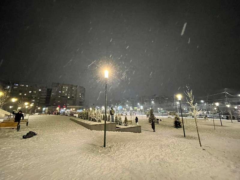 Вулиці Луцька замело снігом (фото)