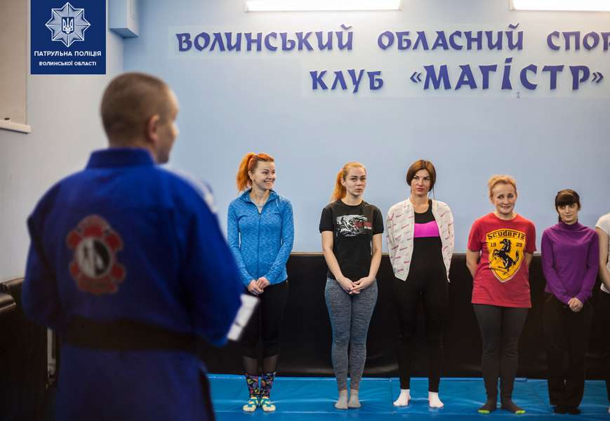 У Луцьку відновили курси із самооборони для жінок