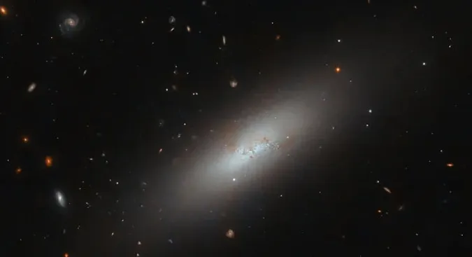 Телескоп «Хаббл» показав карликову галактику з сузірʼя Діви