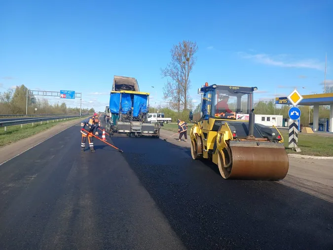 Латали найбільш покоцані дороги: на Волині за тиждень оновили 63 тис. м²