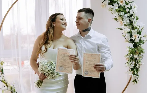 «У мене є сім'я тут, і є сім'я на фронті», – розвідник з Волині одружився у перший день нового року