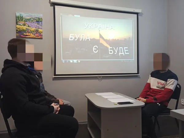 У Луцькому СІЗО арештантам показали фільм про звільнення полонених