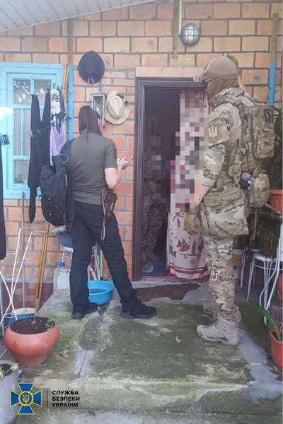 У Сарнах затримали росіянку, яка «здавала» ворогу координати техніки ЗСУ (фото)