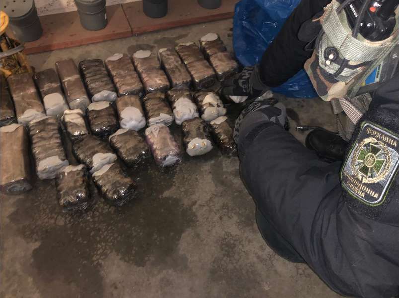 Волинські прикордонники торік виявили 154 одиниці зброї та 53 кіло наркотиків (фото)