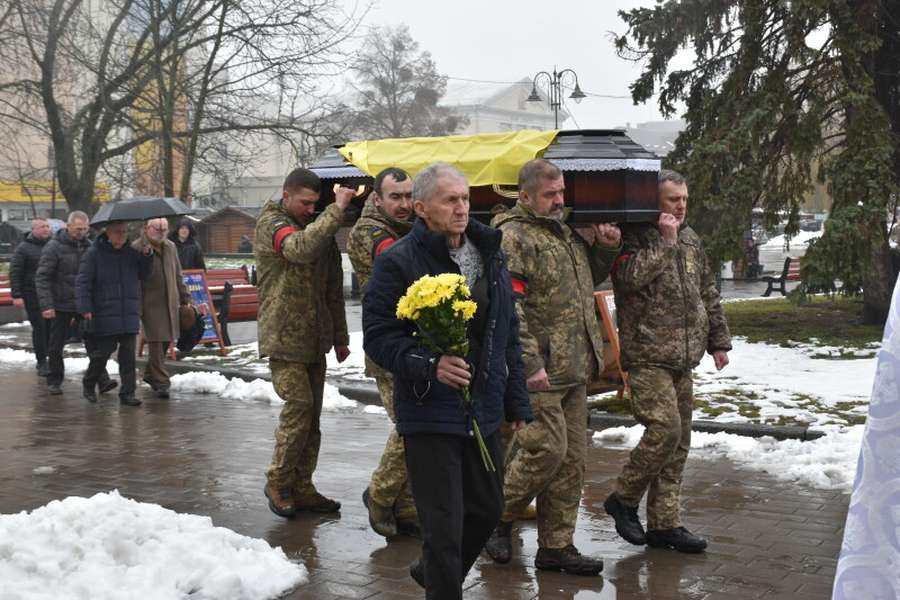 У Луцьку попрощалися із загиблим захисником України Валентином Бугайчуком (фото)