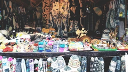 Що продають та чим частують лучан на ярмарку народних ремесел (фото)