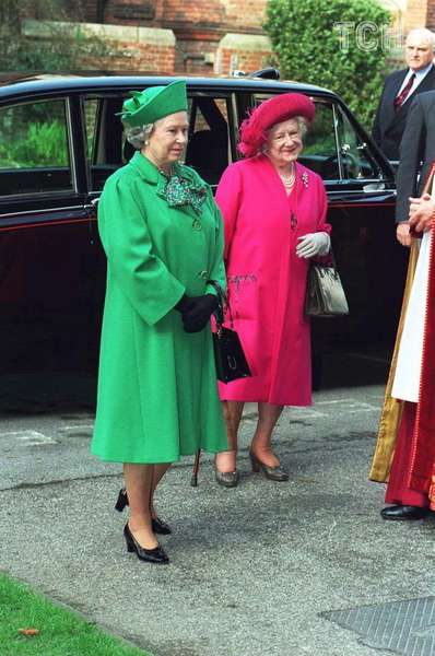 Королева Єлизавета II п'ятдесят років носила туфлі одного бренду: в чому причина