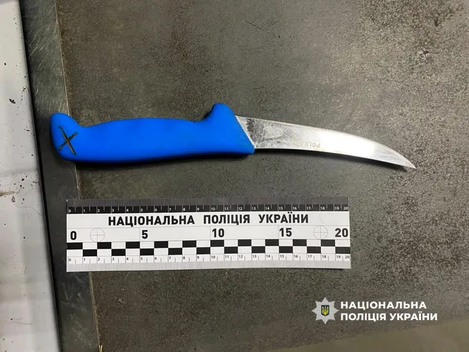 Кривава сварка на Рівненщині: чоловіка затримали за напад на сусіда (фото)