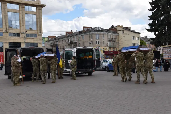 У Луцьку попрощалися з Героями Валентином Кравцем та Максимом Діковим (фото)