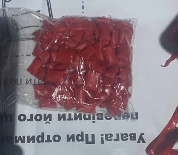 У Луцьку 19-річний хлопець з Донеччини розкидав «закладки» з наркотиками (фото)