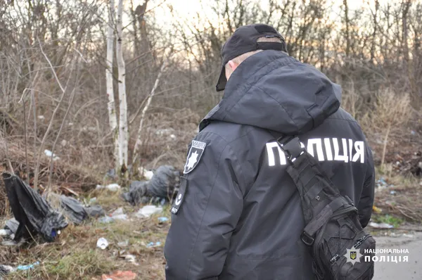 На Черкащині знайшли горе-матір, яка викинула немовля у сміття (фото, відео)