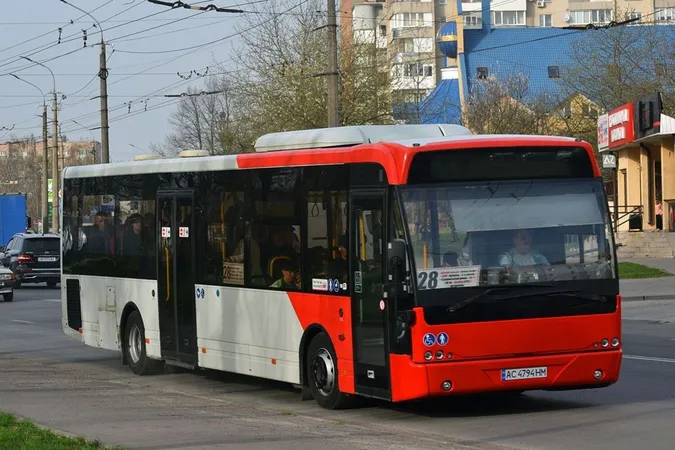 Лучани просять додати ще два міські маршрути (петиція)