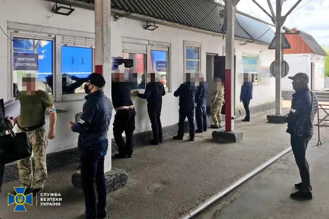 Викрили схему ввезення «євроблях» через пункт пропуску Луцького прикордонного загону (фото, відео)