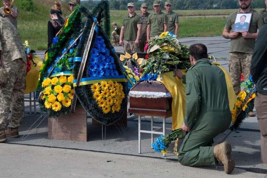 Попрощалися з пілотами винищувальної авіації, які загинули в авіакатастрофі на Житомирщині (фото)