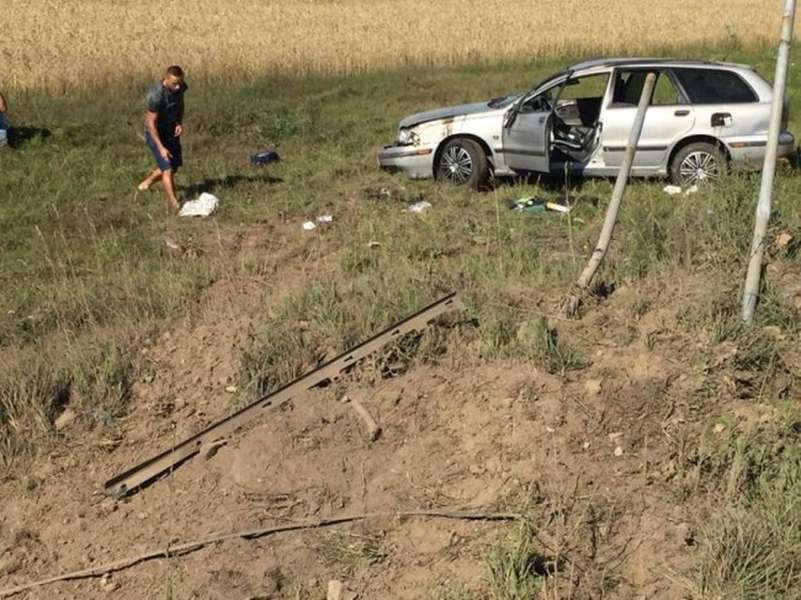 Смертельна аварія на Волині: автомобіль злетів з дороги (фото)
