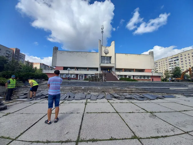 Фермерського ринку під РАЦСом у Луцьку не буде: яка його доля (фото, відео)