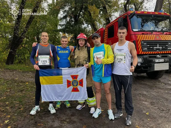 Волинський рятувальник пробіг марафон у бойовому спорядженні вагою 20 кілограмів