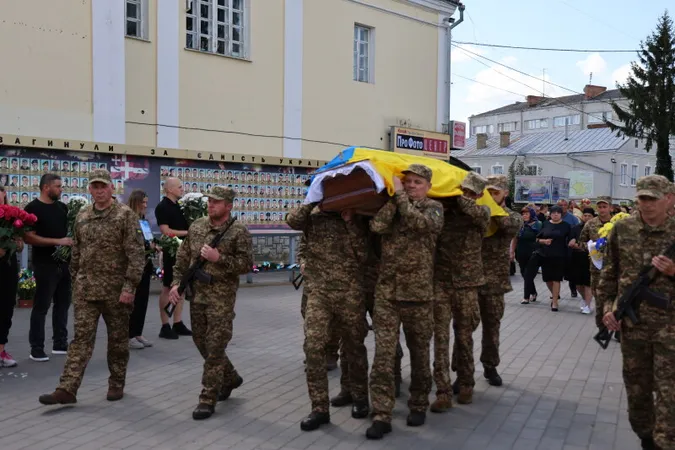 У Луцьку в останню дорогу провели героя Романа Самусіка (фото)