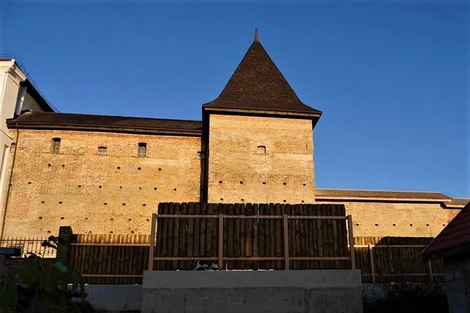Кохання, скарби та привиди: легенди Окольного замку у Луцьку (фото)