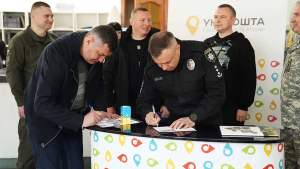 «Слава Силам оборони і безпеки України! Гвардія наступу»: у Луцьку погасили поштовий блок (фото)
