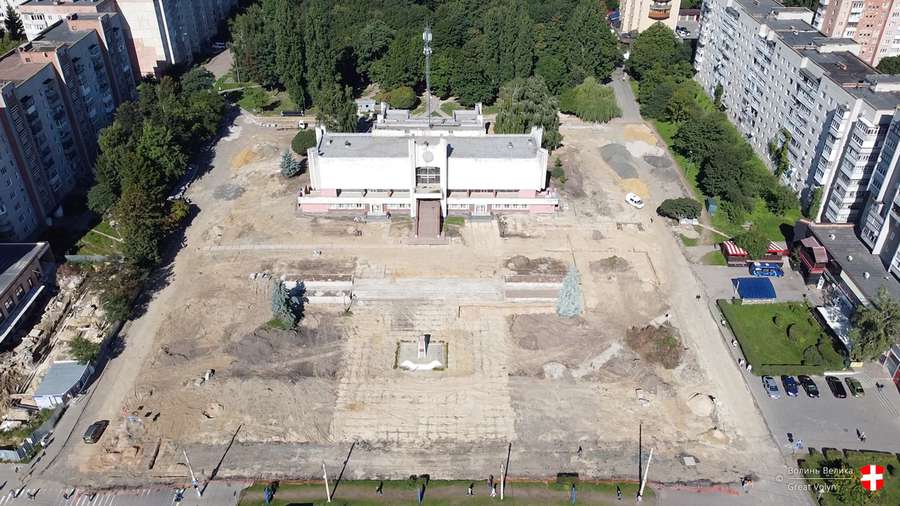 Показали ремонт площі у Луцьку з висоти пташиного польоту (фото)