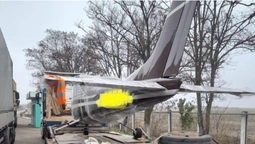 Українець намагався вивезти причепом до Молдови американський літак (фото)